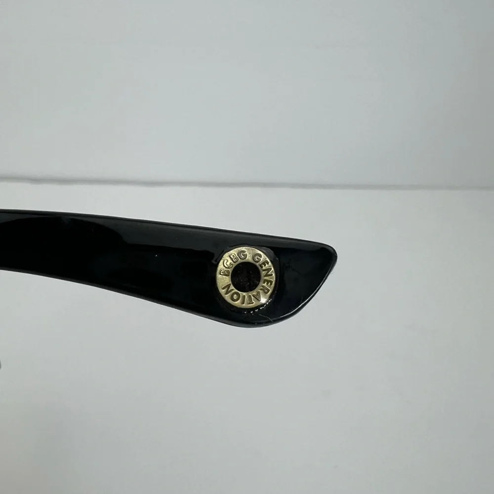 BCBGeneration, BCBG AVIATOR SUNGLASSES WITH WHIRLPOOL BLACK PLASTIC FRAME